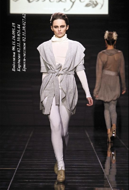 Белые брюки-леггинсы