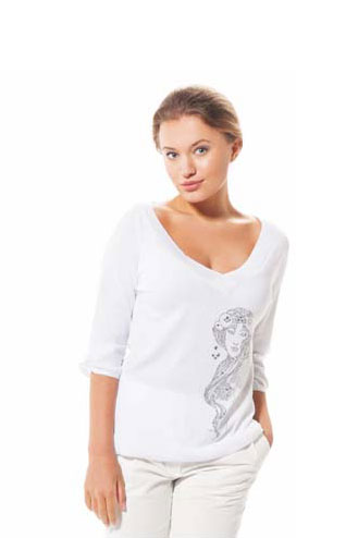 Летний джемпер с отделкой стразами