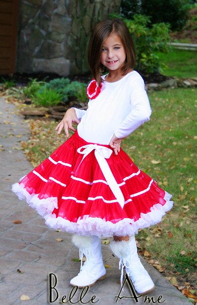 Пышная юбка красная с белой оборкой