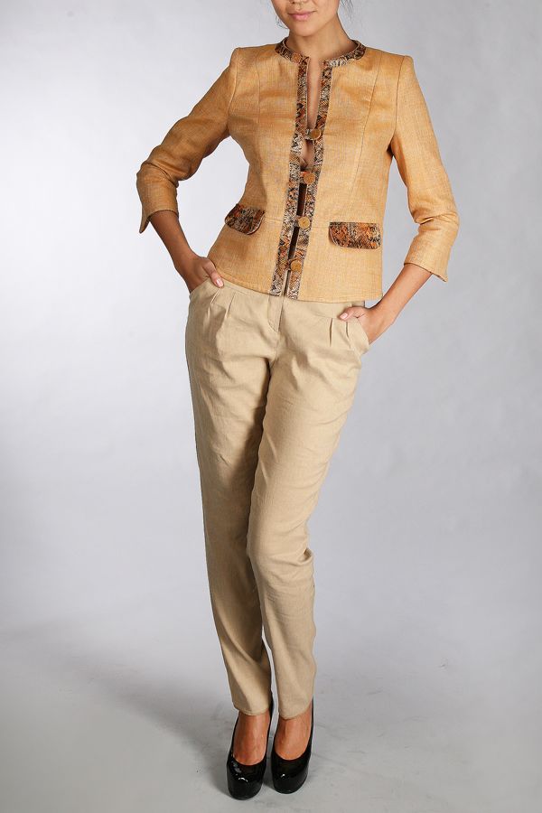 Выразительный жакет со "змеиным" характером