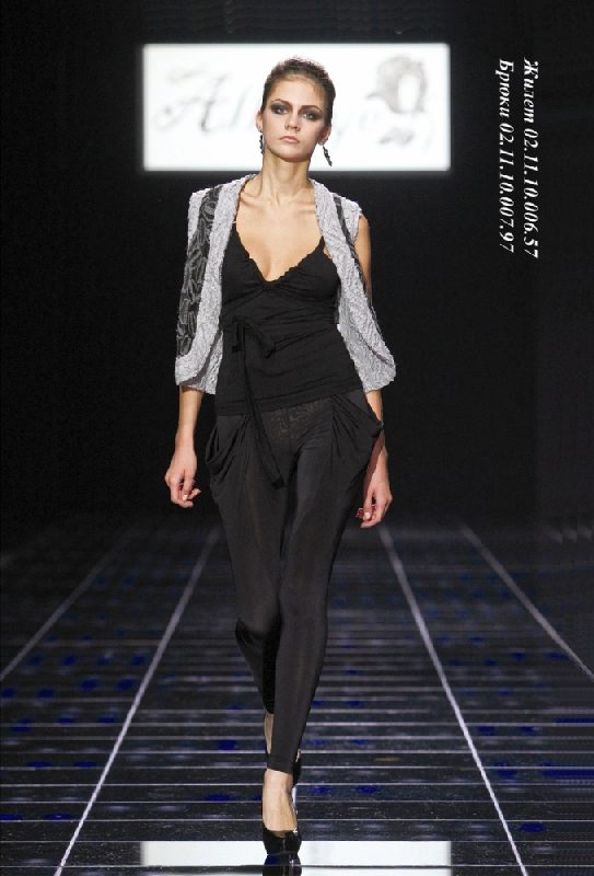 Стильный серый жилет