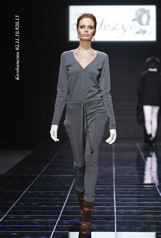 Комбинезон стального цвета