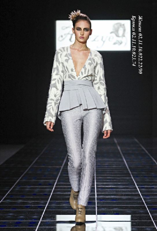 Серебристые и нежные брюки