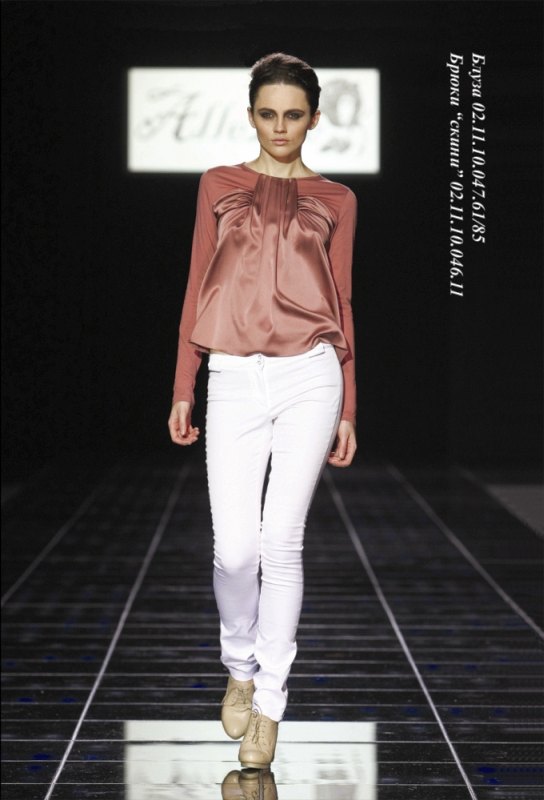 Белые брюки «скини»