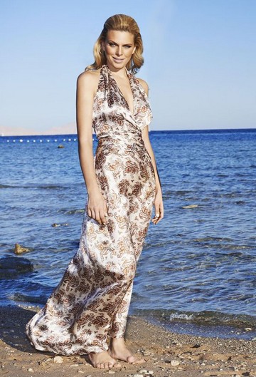 Изящное шелковое платье с восточным орнаментом