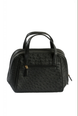 Классическая черная сумка из кожи страуса