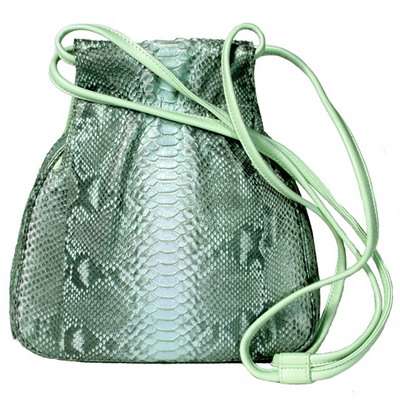 Стильная сумка из кожи питона на длинном ремешке