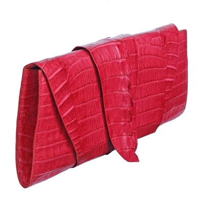 Хит сезона – клатч из хвоста крокодила