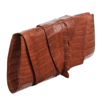 Сумка-клатч из цельнокроенного хвоста крокодила