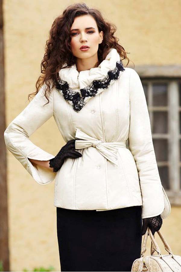 Демисезонная куртка с эффектным воротником