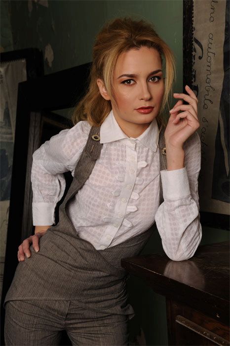 Блузка в "горох" для бизнес-леди