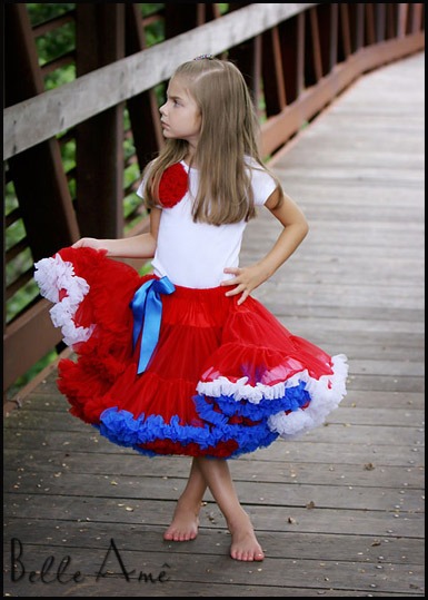 Пышная юбка красная с оборками синего и белого цвета