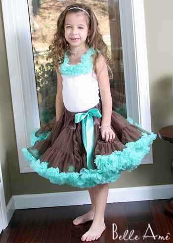 Пышная юбка шоколадного цвета с бирюзовой оборкой