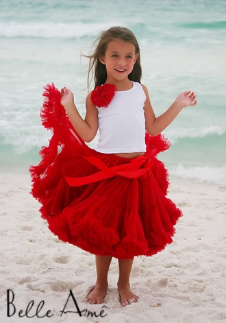 Пышная юбка ярко-красного цвета