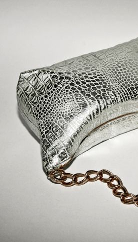 Сумочка "Вэй" на цепочке (белое серебро)