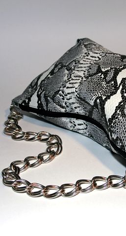 Сумочка "Вэй на цепочке (черный питон)