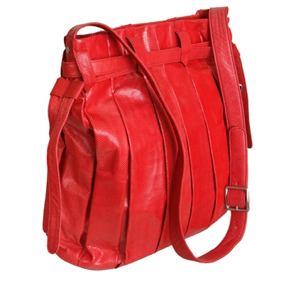 Стильная сумка-рюкзак из кожи змеи карунг