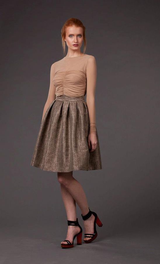 Бежевая блуза с оригинальной драпировкой