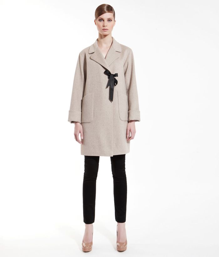 Стильное пальто с бантом