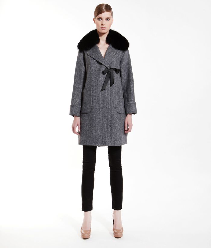 Пальто с меховым воротником
