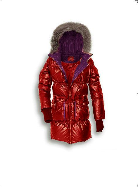 Зимняя куртка пуховик с енотом красная