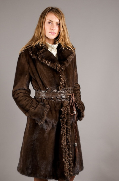 Шуба из скандинавской норки цвета Demi-buff