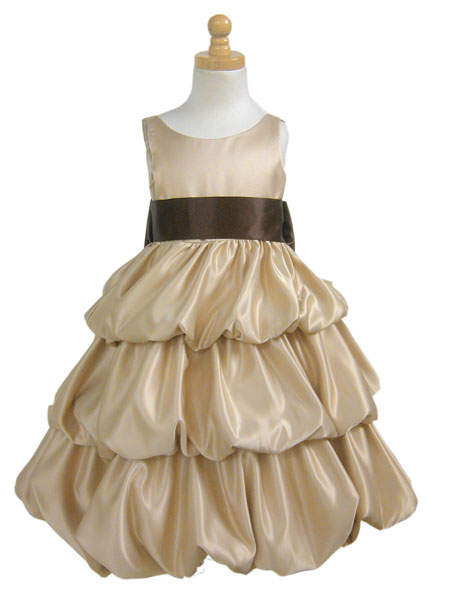 Детское платье с воланами цвета шампань