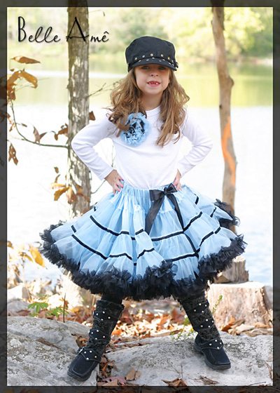 Пышная юбка голубая с полосками и оборками черного цвета