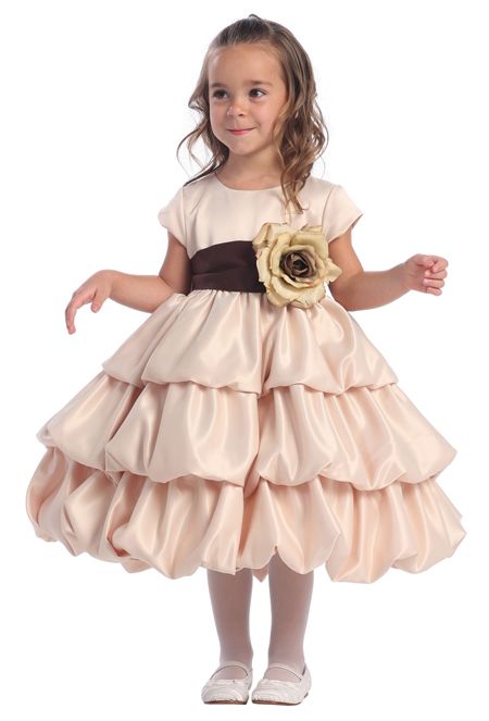 Нежное платье цвета шампань