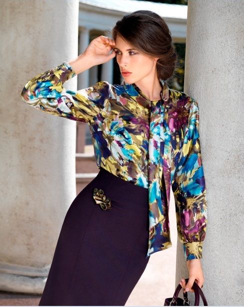 Яркая блуза