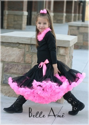Пышная юбка чёрная с оборками тёмно-розового цвета