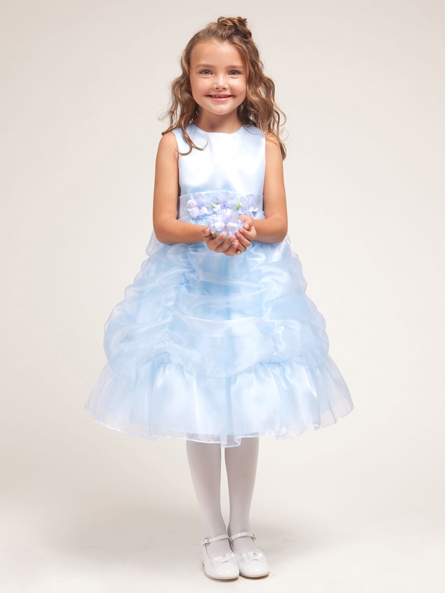 Нежное голубое платье