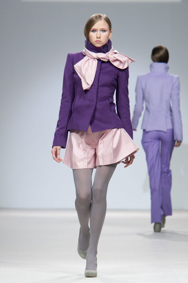 Розовый шелковый шарф