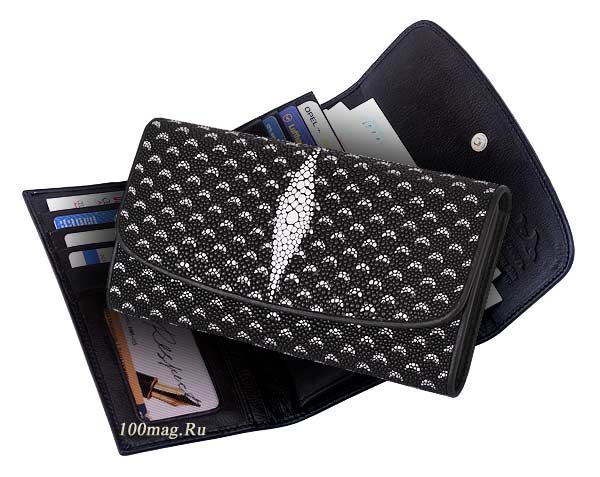 Женское портмоне из кожи ската черное с серебристым рисунком