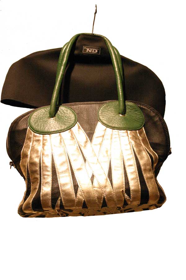 Сумка с аппликациями из натуральной кожи