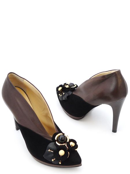 Высокие туфли серые с украшением