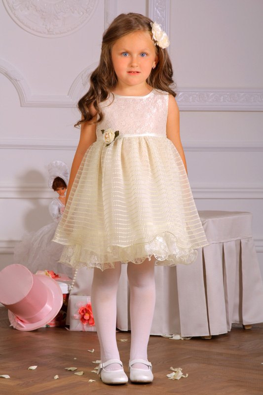 Нарядное детское платье "Красотка" молочное