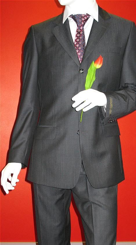 Костюм мужской в мелкую серую полоску