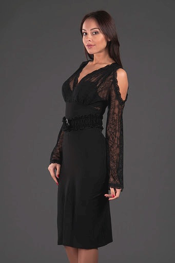 Платье с гипюром