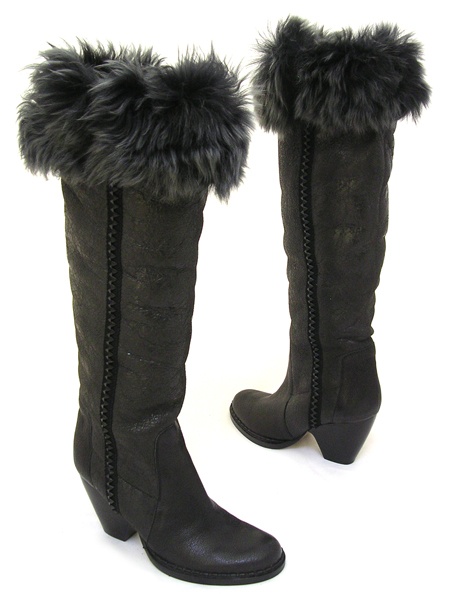 Зимние сапоги с меховой опушкой