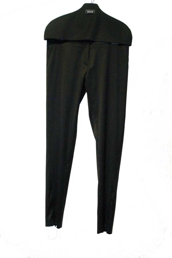 Брюки узкие со смещенным боковым швом и молниями