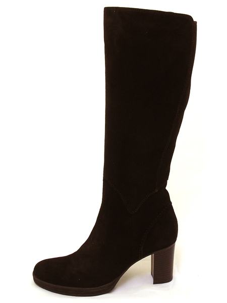 Зимние замшевые сапоги цвета шоколад