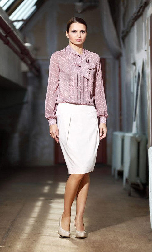 Обаятельная блузка с изящным принтом «горох»