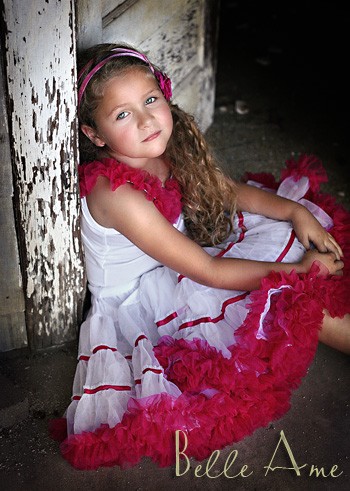 Пышная юбка белая с полосками и оборками красного цвета