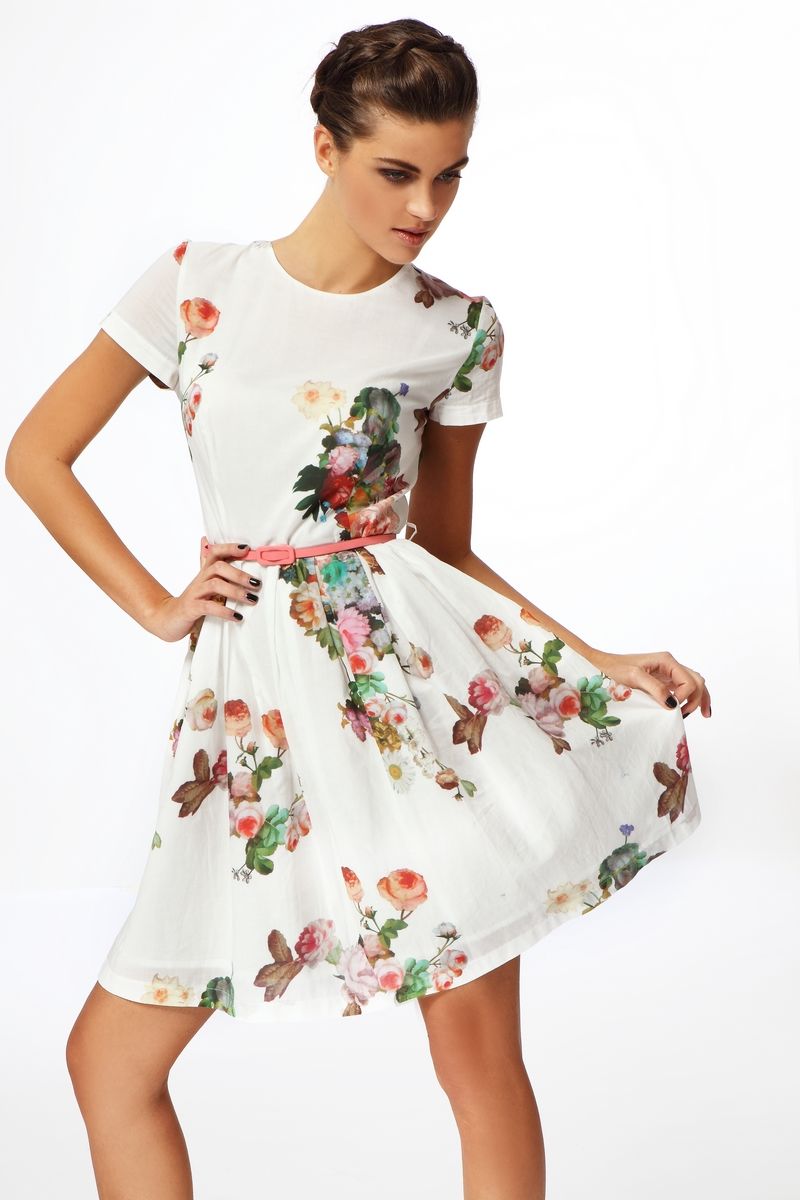 Хлопковое платье с романтичными цветами
