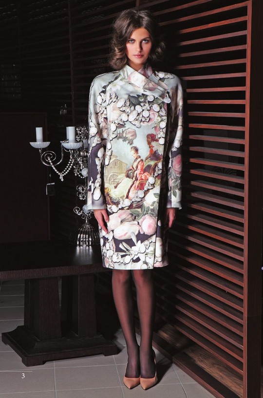 Плащ-пальто с чарующим "пасторальным" принтом