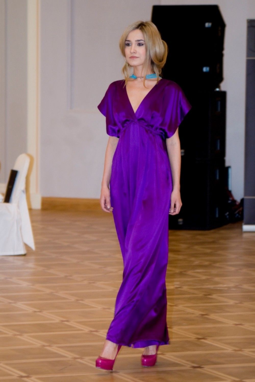 Фиолетовое шёлковое платье