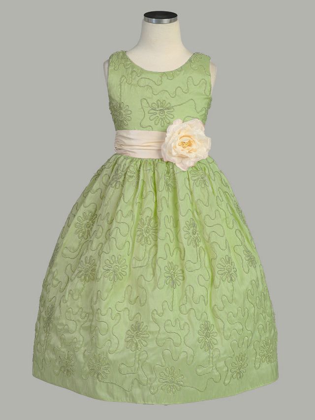 Зелёное платье с пышным цветком на талии