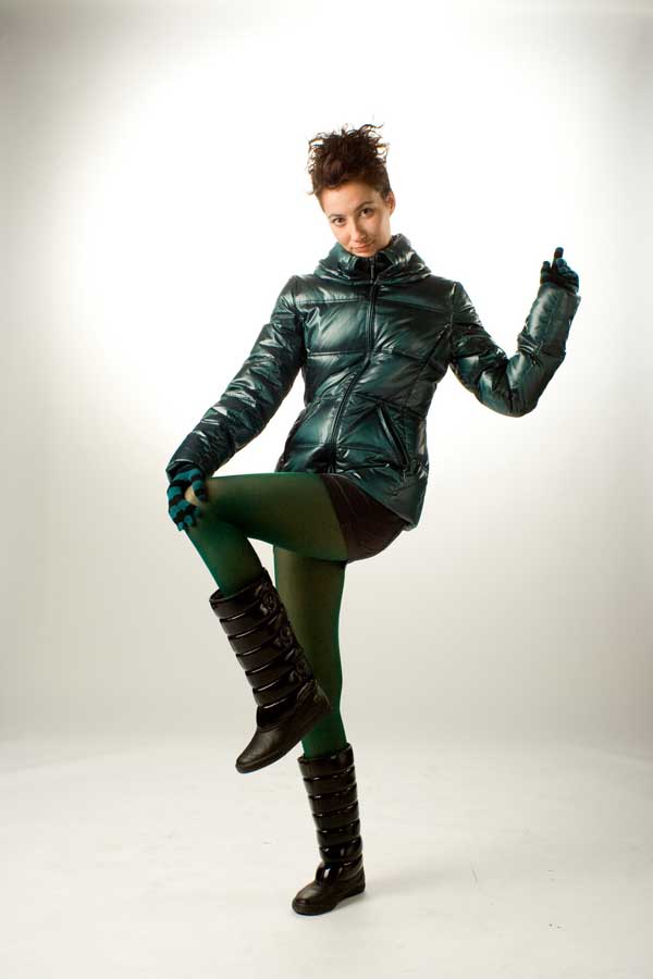 Темно-зеленый женский пуховик