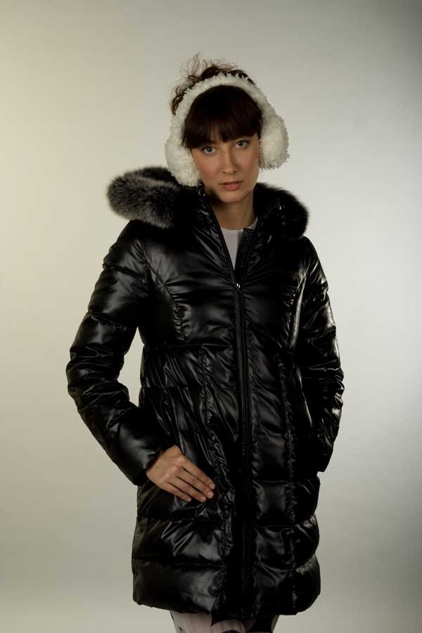 Пуховое черное полупальто